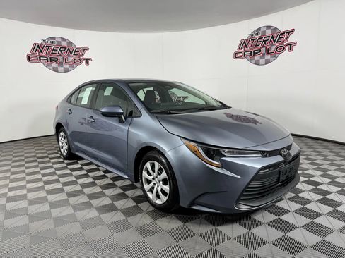 Used 2025 Toyota Corolla LE image 9