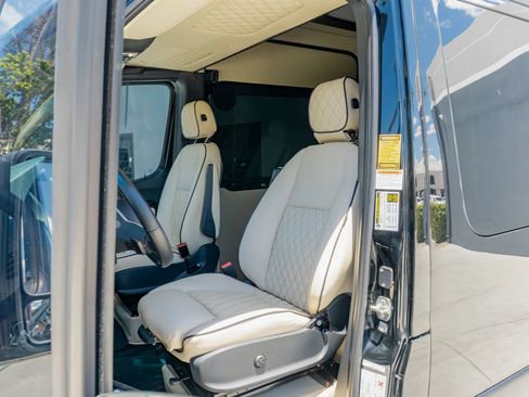 Used 2022 Mercedes-Benz Sprinter 2500 image 43