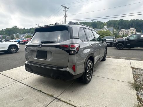 Used 2025 Subaru Forester Premium AWD/4WD image 8