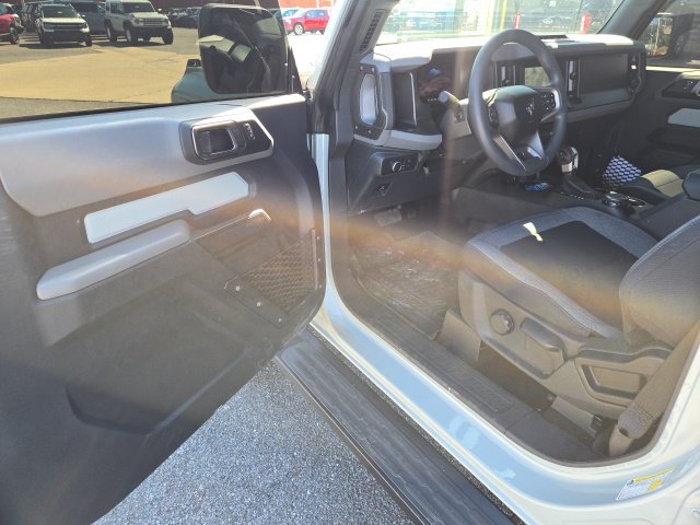 Used 2022 Ford Bronco 2-Door w/ Sasquatch Package AWD/4WD image 4