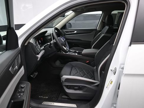 New 2026 Volkswagen Atlas Peak Edition image 9