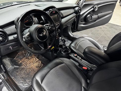 Used 2018 MINI Cooper 2-Door Hardtop w/ Signature Line Package image 29