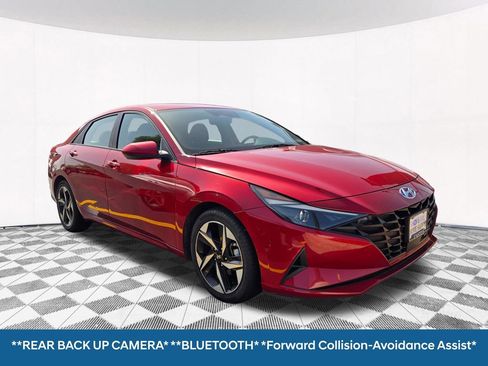 Used 2023 Hyundai Elantra SEL w/ Convenience Package FWD image 4