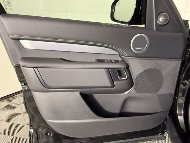 New 2026 Land Rover Discovery Limited Edition AWD/4WD image 18