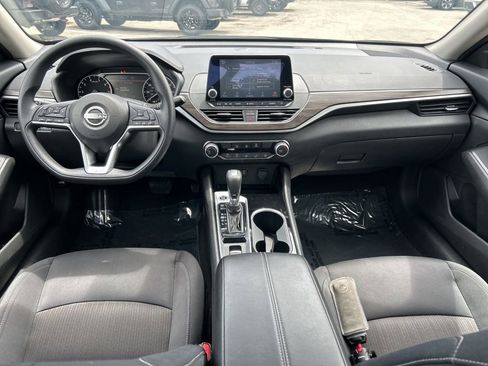 Used 2024 Nissan Altima 2.5 SV image 27