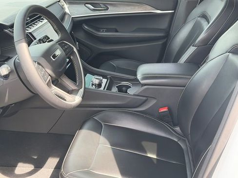 Used 2024 Jeep Grand Cherokee Limited image 16