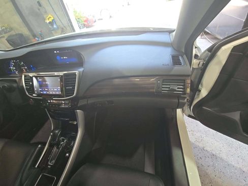 Used 2017 Honda Accord EX-L image 15