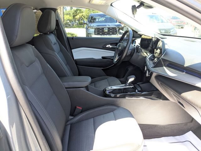 Used 2024 Chevrolet Trax LT w/ Driver Confidence Package FWD image 37