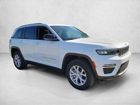 Used 2022 Jeep Grand Cherokee Limited AWD/4WD image 3