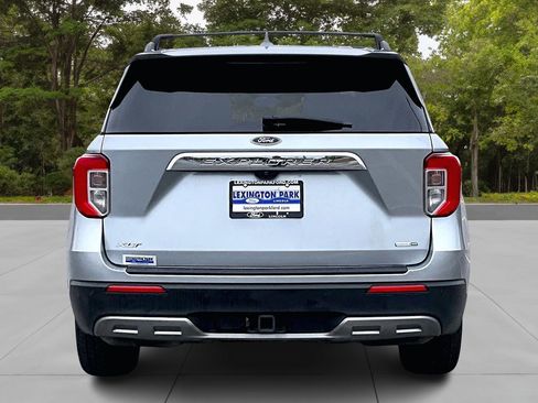 Certified 2020 Ford Explorer XLT w/ Equipment Group 202A image 6