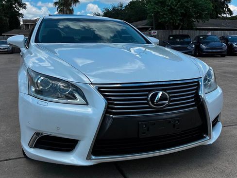 Used 2013 Lexus LS 460 w/ Comfort Pkg RWD image 3