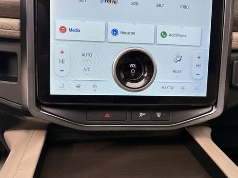 Used 2022 Ford Expedition Limited image 20