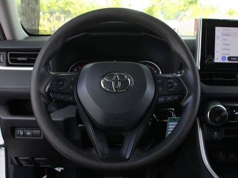 Used 2025 Toyota RAV4 LE AWD/4WD image 10