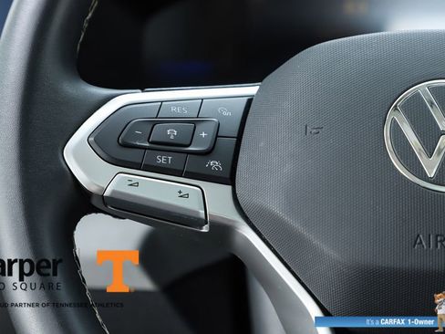 Used 2023 Volkswagen Taos SE w/ Panoramic Sunroof Package FWD image 59