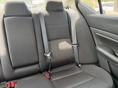 Used 2025 Nissan Altima 2.5 SV FWD image 38