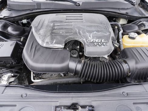 Used 2016 Chrysler 300 C RWD image 28