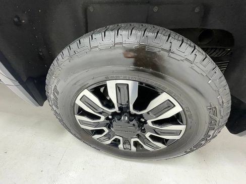 Used 2024 GMC Sierra 2500 Denali Ultimate AWD/4WD image 10
