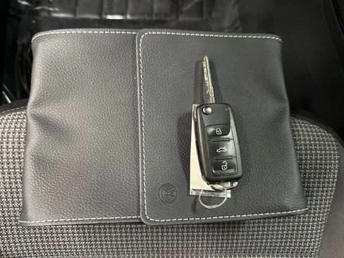 Used 2019 Volkswagen Beetle 2.0T S FWD image 35
