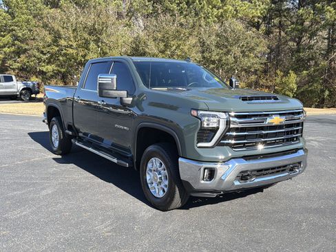 Used 2025 Chevrolet Silverado 2500 LTZ w/ LTZ Convenience Package image 3
