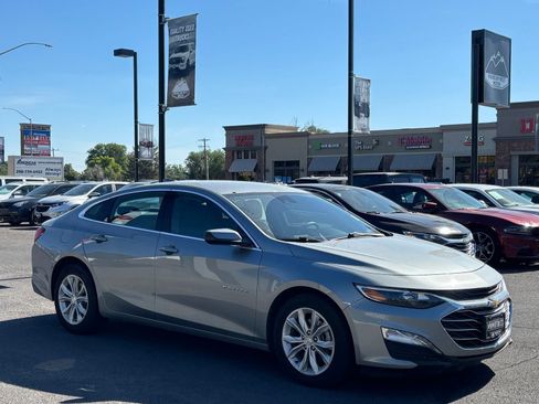 Used 2025 Chevrolet Malibu LT FWD image 1
