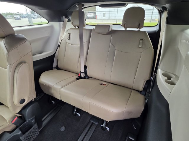 Certified 2023 Toyota Sienna XLE FWD image 16
