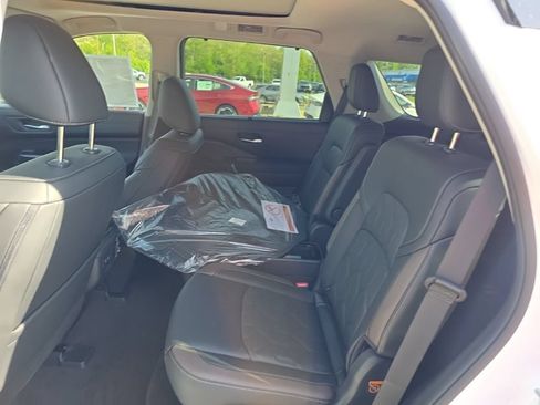 New 2026 Nissan Pathfinder Platinum AWD/4WD image 14