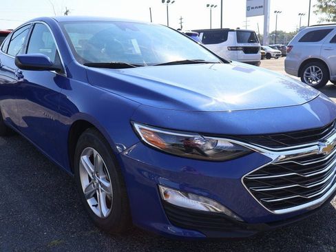Used 2023 Chevrolet Malibu LT image 2