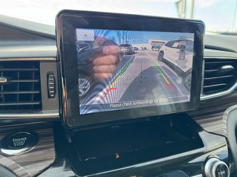 Used 2023 Ford Explorer Limited image 24