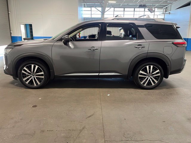 Used 2023 Nissan Pathfinder Platinum w/ Cargo Package FWD image 6