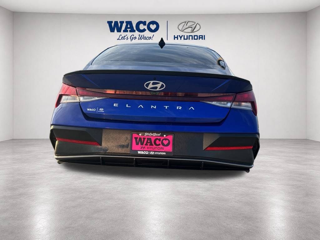 Used 2025 Hyundai Elantra Sport FWD image 11