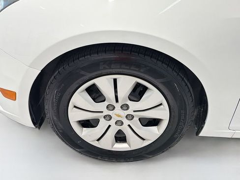 Used 2013 Chevrolet Cruze LS FWD image 20