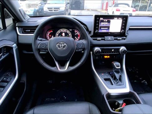 Used 2019 Toyota RAV4 Limited image 6