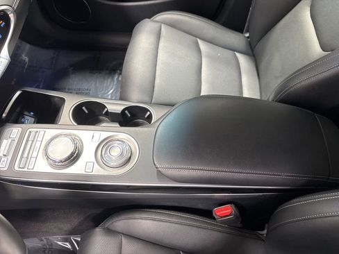 Used 2025 Genesis GV70 2.5T AWD/4WD image 21
