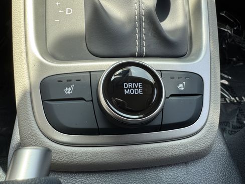 New 2025 Hyundai Venue Limited image 40