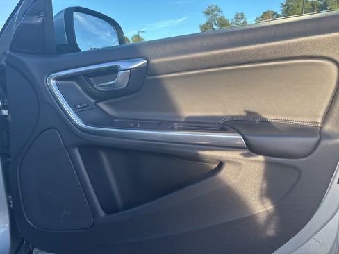 Used 2018 Volvo V60 T5 Dynamic w/ Vision Package image 26
