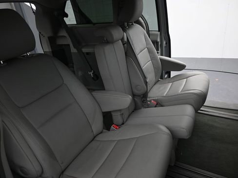 Used 2015 Toyota Sienna XLE image 13