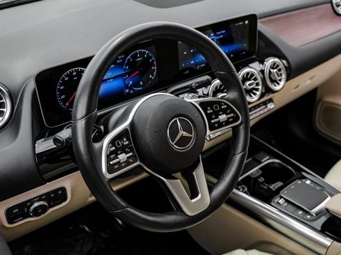 Used 2021 Mercedes-Benz GLA 250 4MATIC image 14