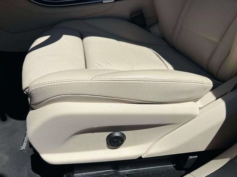 Used 2019 Mercedes-Benz GLC 300 4MATIC image 23