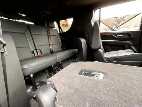 Used 2025 GMC Yukon XL Denali image 19