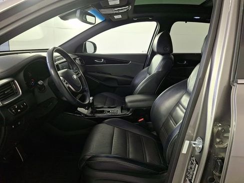 Used 2019 Kia Sorento SX image 12