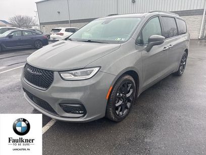 Used 2022 Chrysler Pacifica Touring-L w/ S Appearance Package