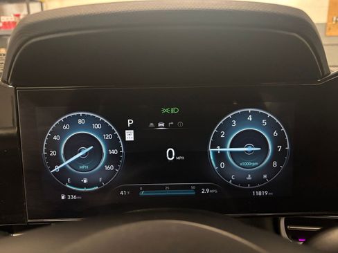 Used 2025 Hyundai Elantra Limited image 42