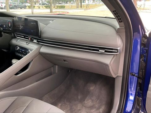 Used 2023 Hyundai Elantra SEL w/ Convenience Package image 15