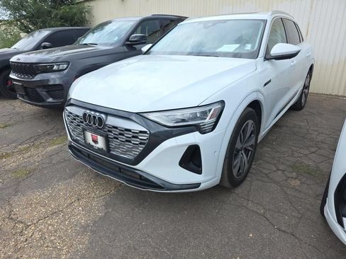 Used 2024 Audi Q8 e-tron Premium Plus w/ Premium Plus Package AWD/4WD image 2