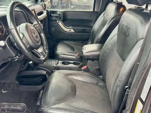 Used 2016 Jeep Wrangler Unlimited Sahara AWD/4WD image 7
