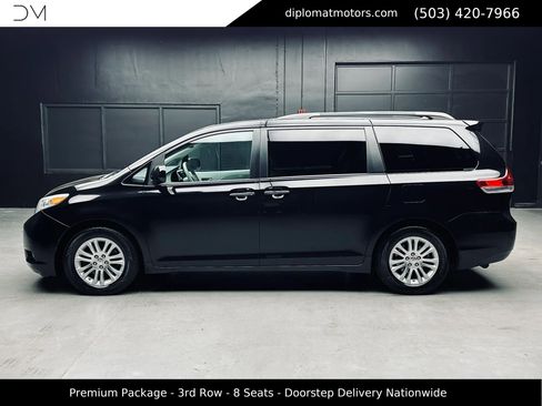 Used 2011 Toyota Sienna XLE w/ Premium Pkg FWD image 4