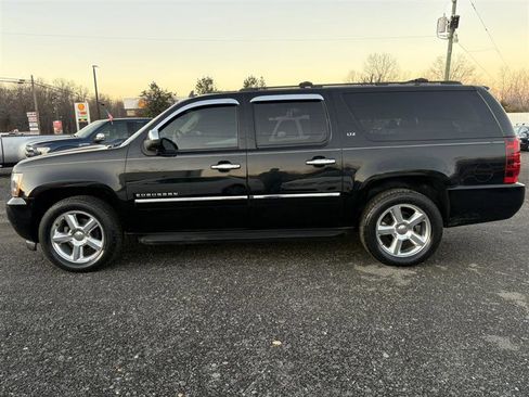 Used 2010 Chevrolet Suburban LTZ image 2