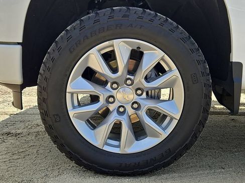Used 2023 Chevrolet Silverado 1500 Custom AWD/4WD image 27