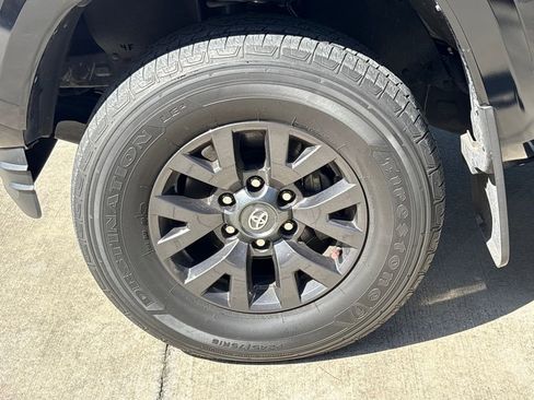 Used 2021 Toyota Tacoma SR5 image 11