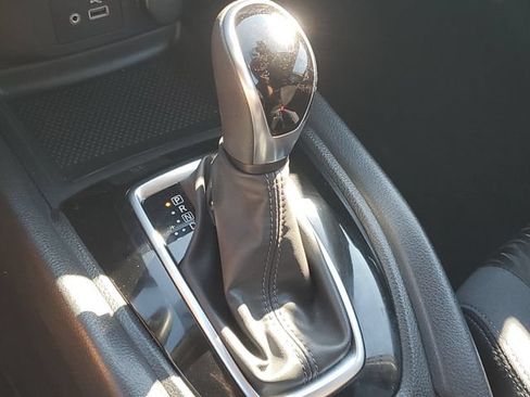 Used 2019 Nissan Rogue S AWD/4WD image 27